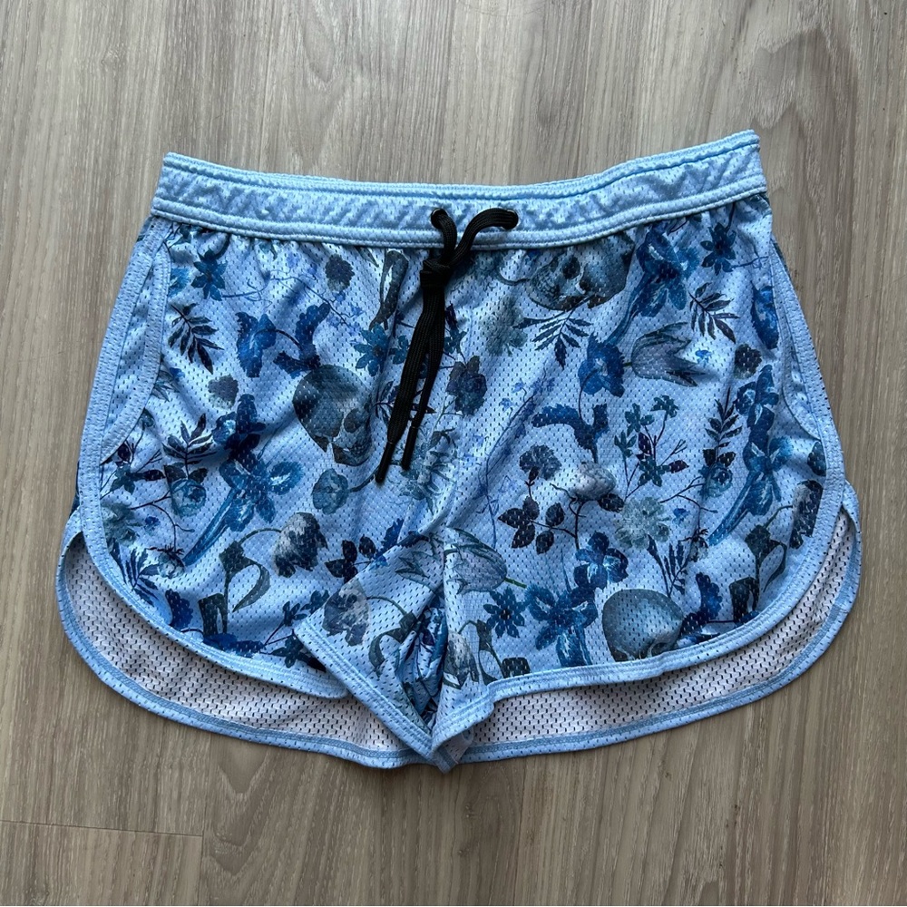 Skull & Bones | Hand Painted Dutch Floral Mesh Shorts in Sky Blue (Small) - Picture 9 of 12